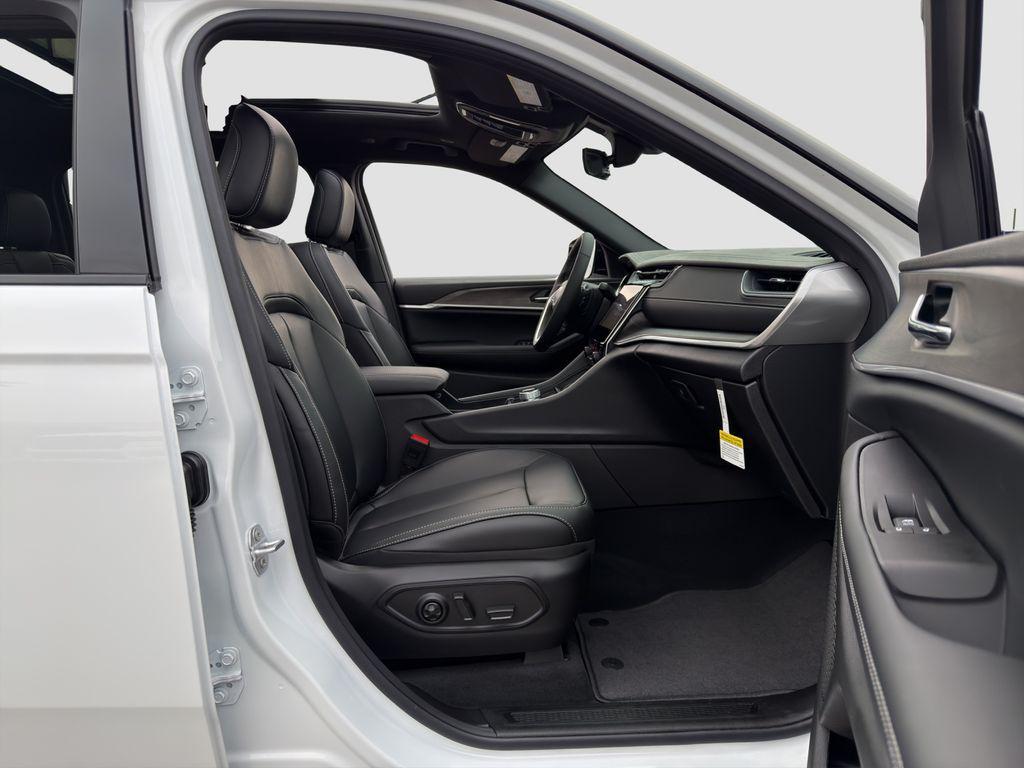 new 2025 Jeep Grand Cherokee L car, priced at $50,988