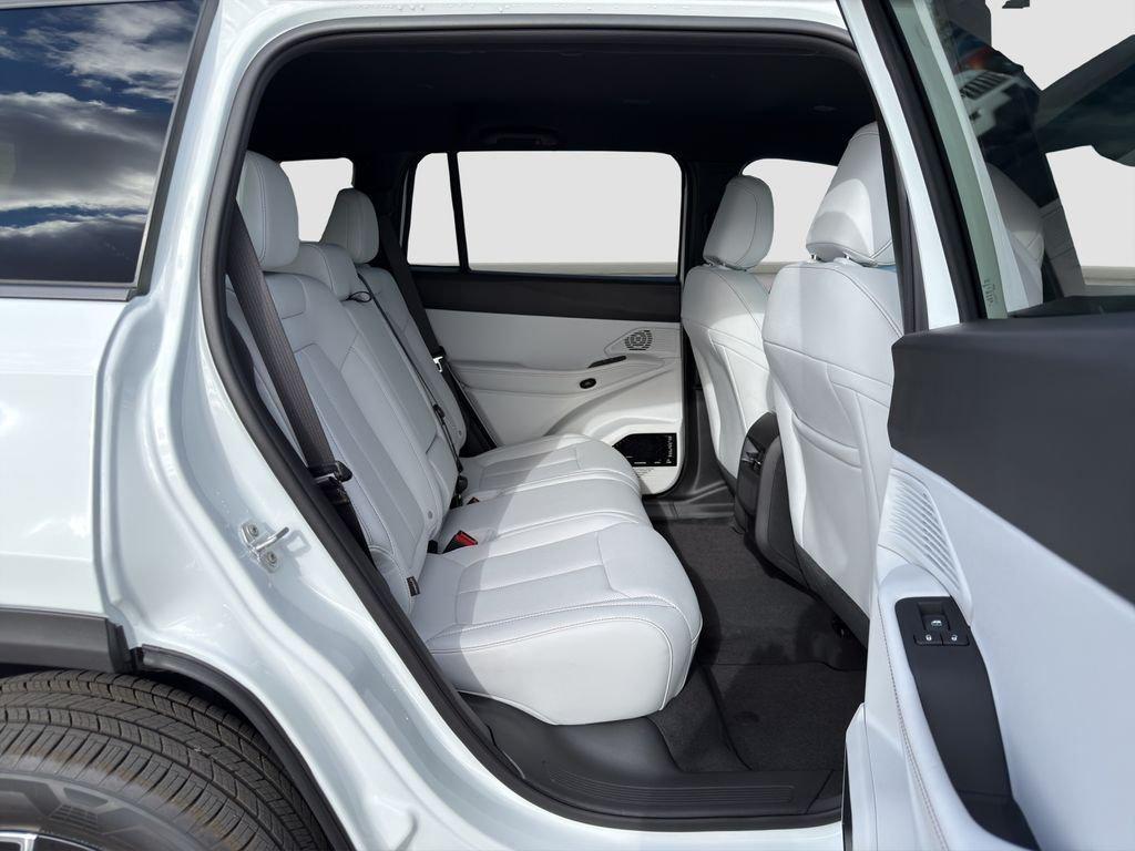 new 2026 Jeep Cherokee car, priced at $39,995