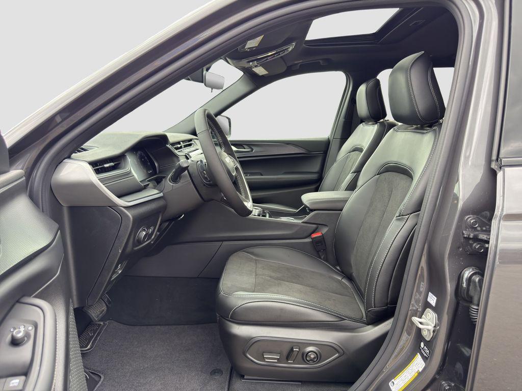 new 2025 Jeep Grand Cherokee L car, priced at $43,799