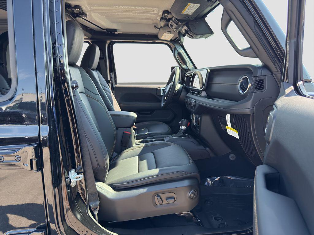 new 2025 Jeep Gladiator car, priced at $41,495