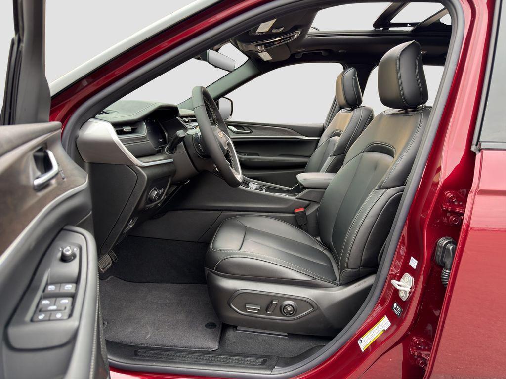 new 2025 Jeep Grand Cherokee L car, priced at $51,935