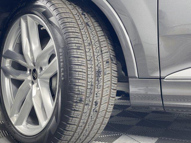 new 2025 Audi Q7 car, priced at $76,295