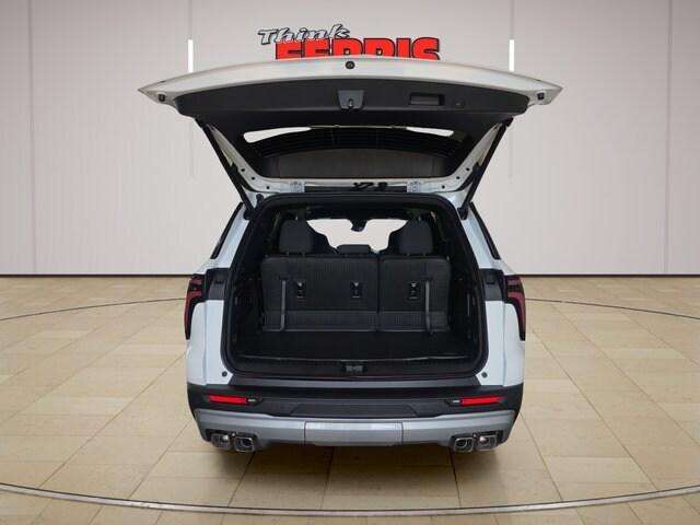 new 2026 Chevrolet Traverse car, priced at $45,220