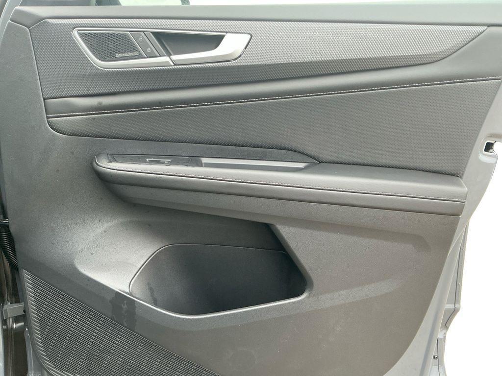 new 2026 Volkswagen Atlas Cross Sport car, priced at $52,350