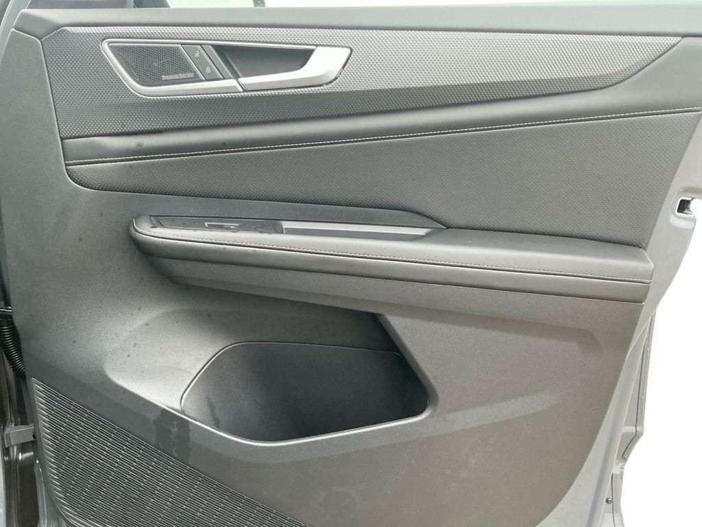 new 2026 Volkswagen Atlas Cross Sport car, priced at $52,350