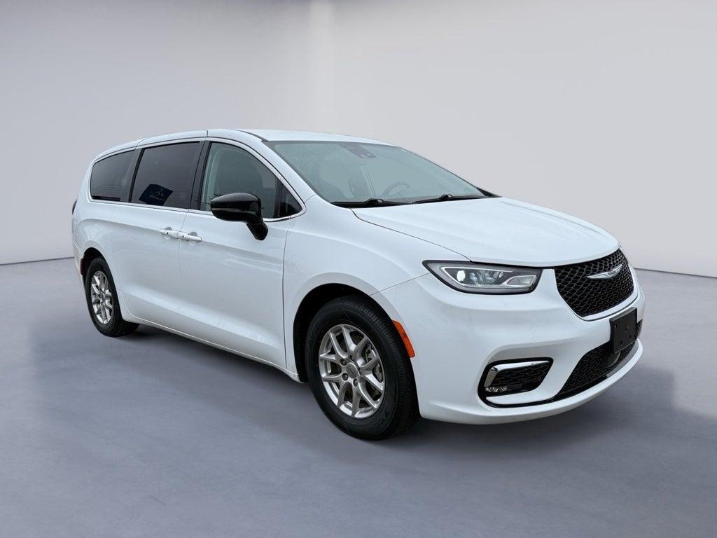 used 2024 Chrysler Pacifica car, priced at $27,795