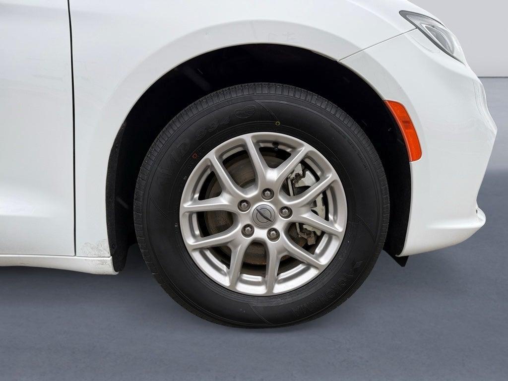 used 2024 Chrysler Pacifica car, priced at $27,795