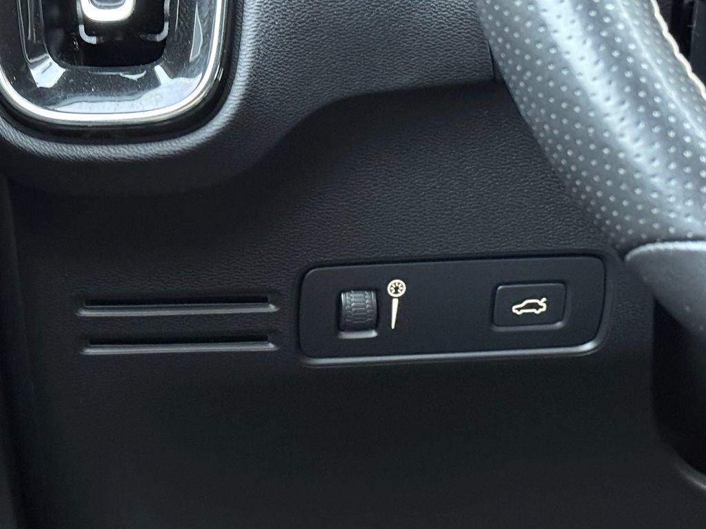 used 2021 Volvo XC40 car, priced at $20,795