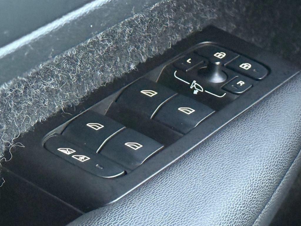 used 2021 Volvo XC40 car, priced at $20,795