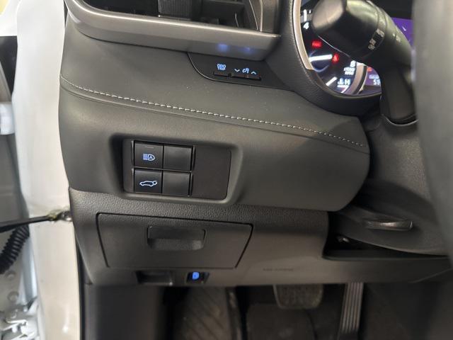 used 2022 Toyota Highlander car, priced at $32,999