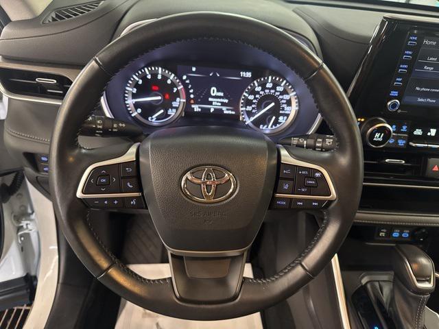 used 2022 Toyota Highlander car, priced at $32,999