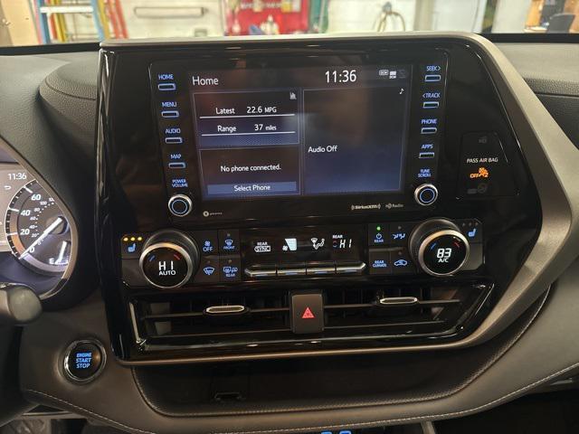 used 2022 Toyota Highlander car, priced at $32,999