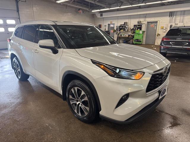 used 2022 Toyota Highlander car, priced at $32,999