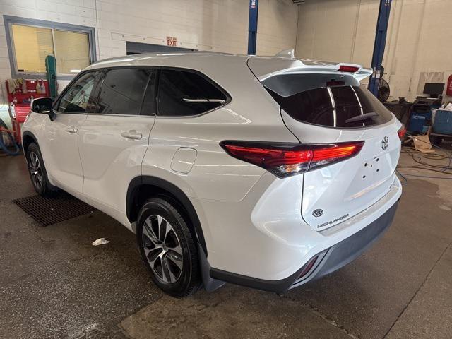 used 2022 Toyota Highlander car, priced at $32,999