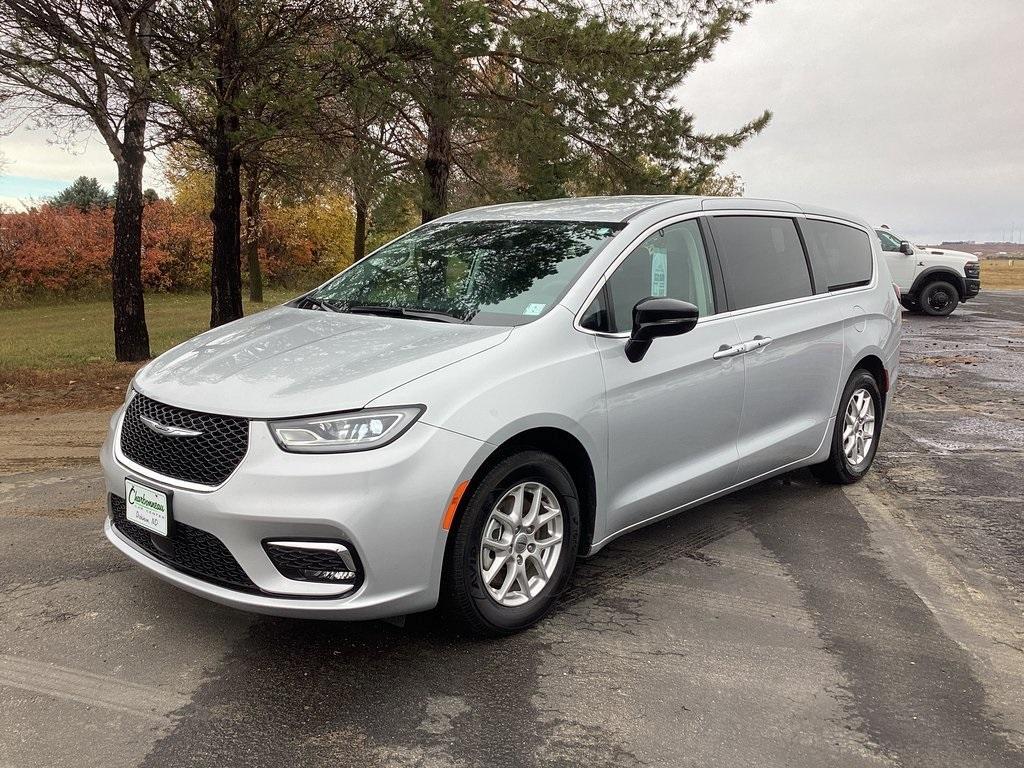 used 2024 Chrysler Pacifica car, priced at $28,000