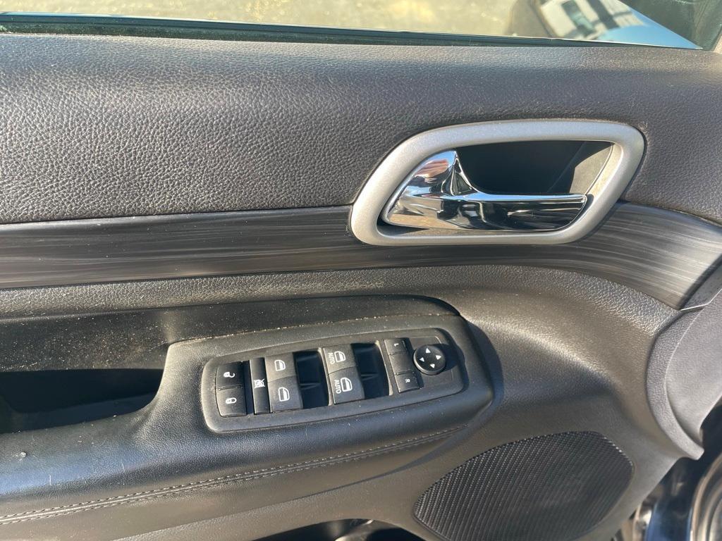 used 2021 Jeep Grand Cherokee car, priced at $14,000