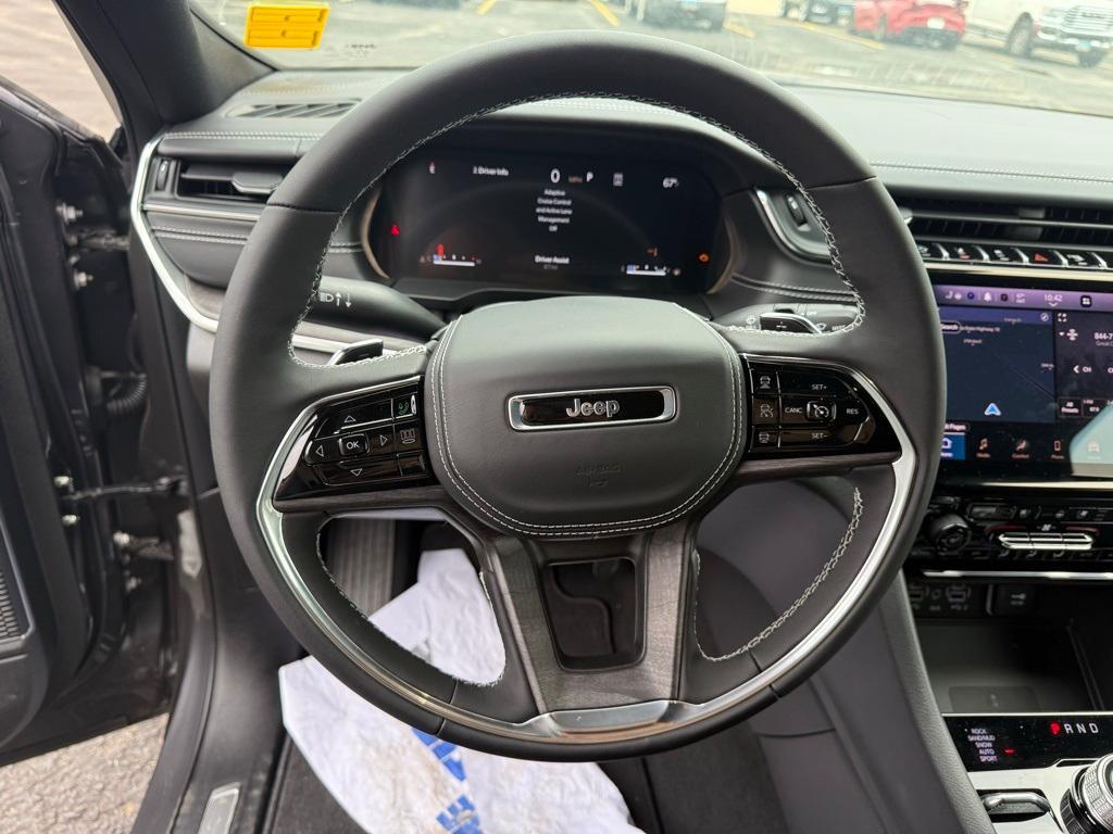 new 2025 Jeep Grand Cherokee L car, priced at $60,000