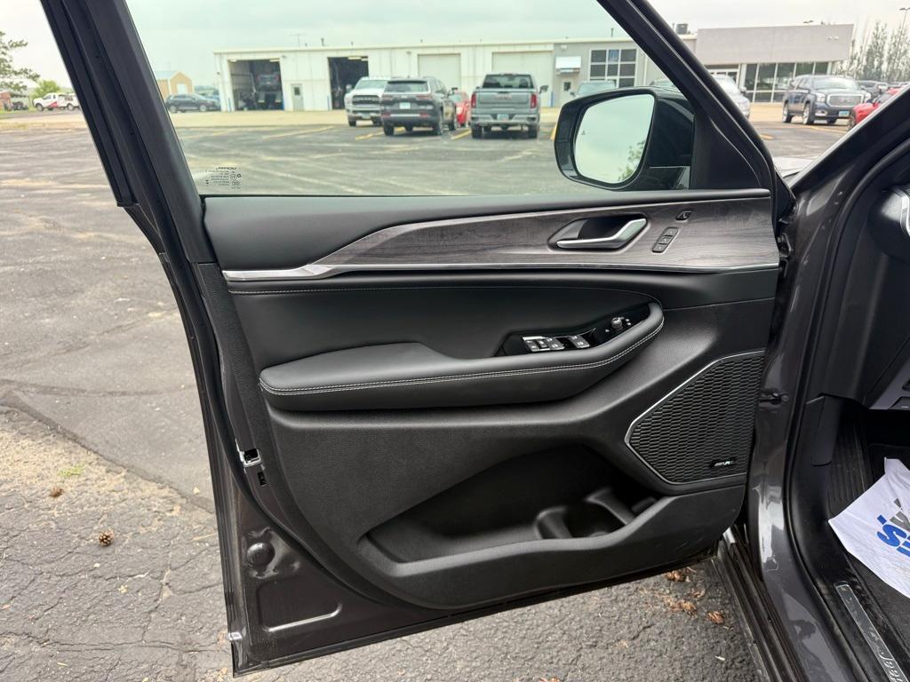 new 2025 Jeep Grand Cherokee L car, priced at $60,000