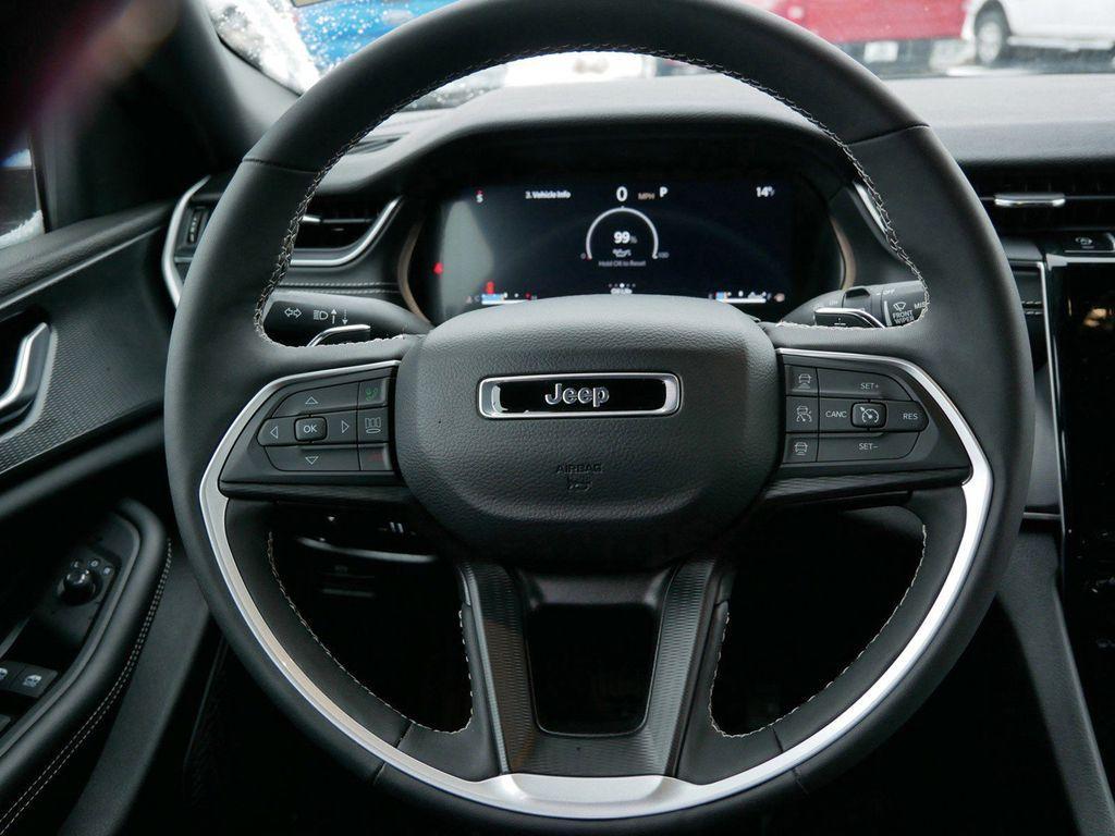 used 2024 Jeep Grand Cherokee car, priced at $32,999