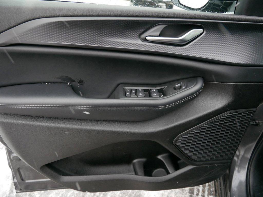 used 2024 Jeep Grand Cherokee car, priced at $32,999