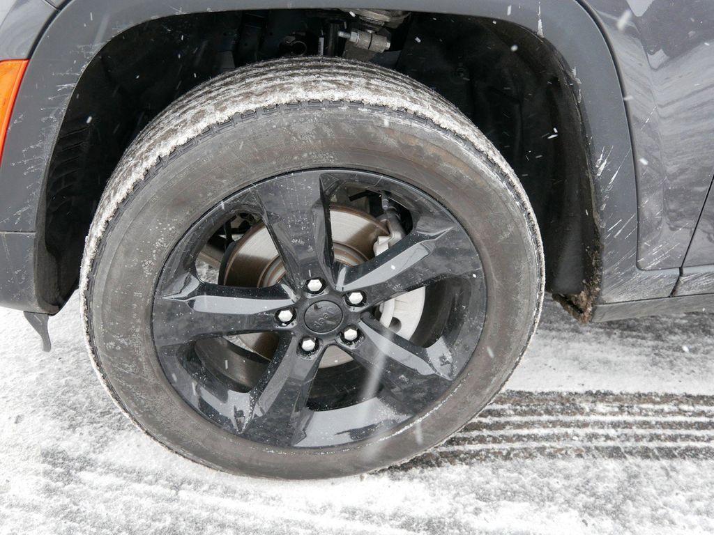 used 2024 Jeep Grand Cherokee car, priced at $32,999