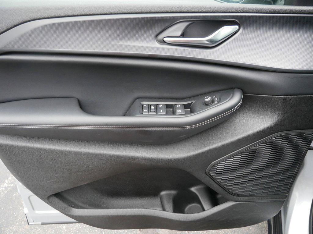 used 2024 Jeep Grand Cherokee car, priced at $29,799