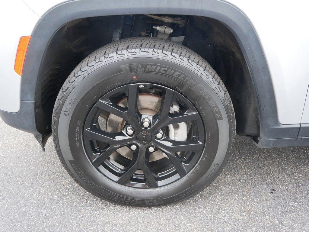 used 2024 Jeep Grand Cherokee car, priced at $29,799