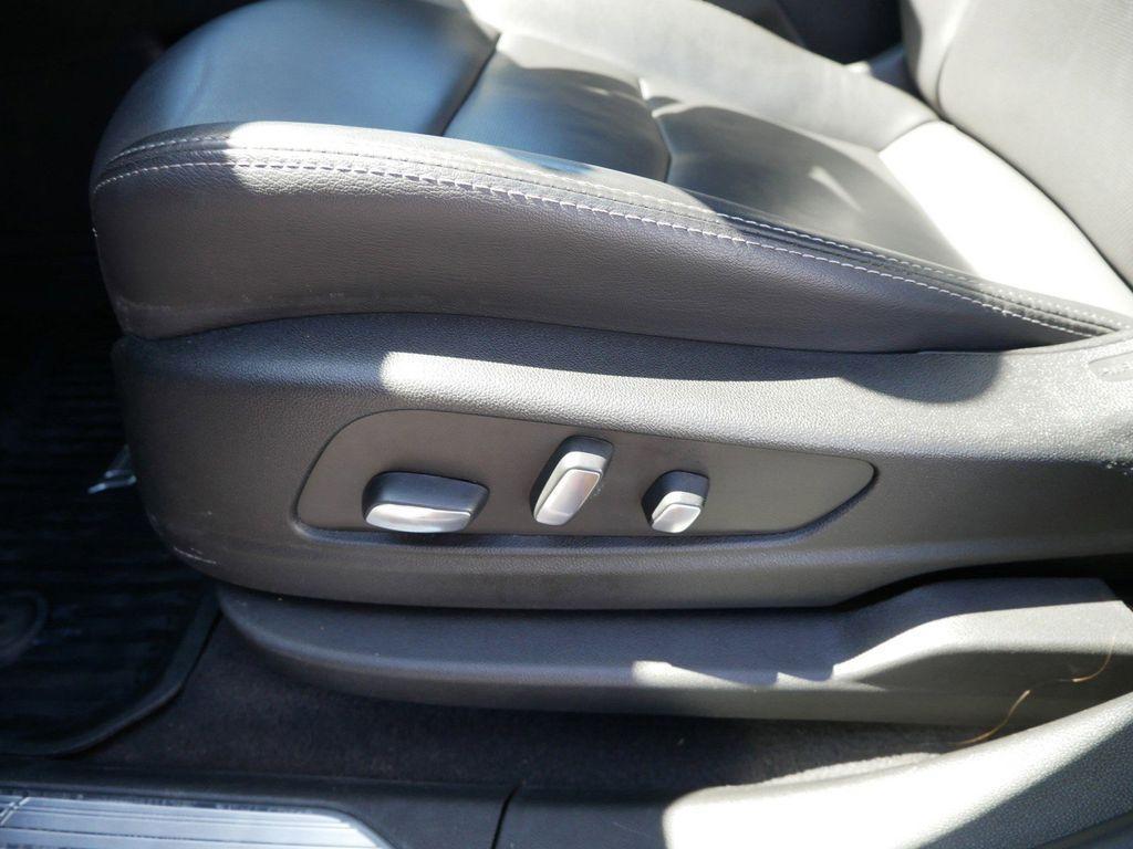 used 2023 Cadillac XT5 car, priced at $30,999