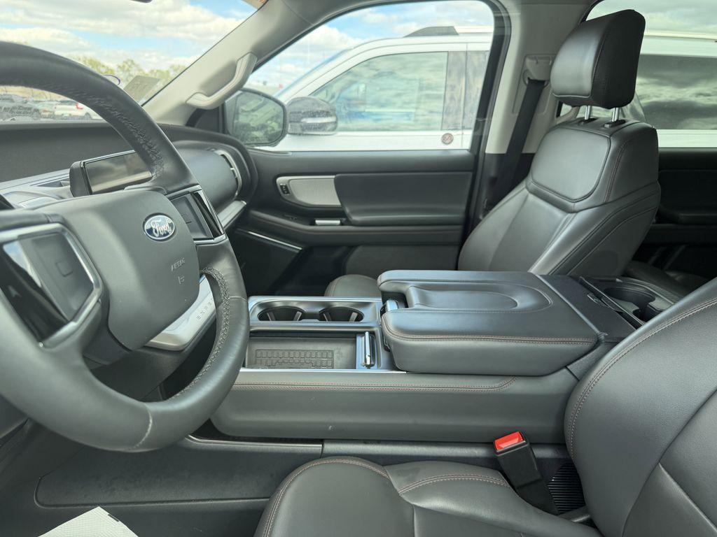 used 2025 Ford Expedition car, priced at $58,999