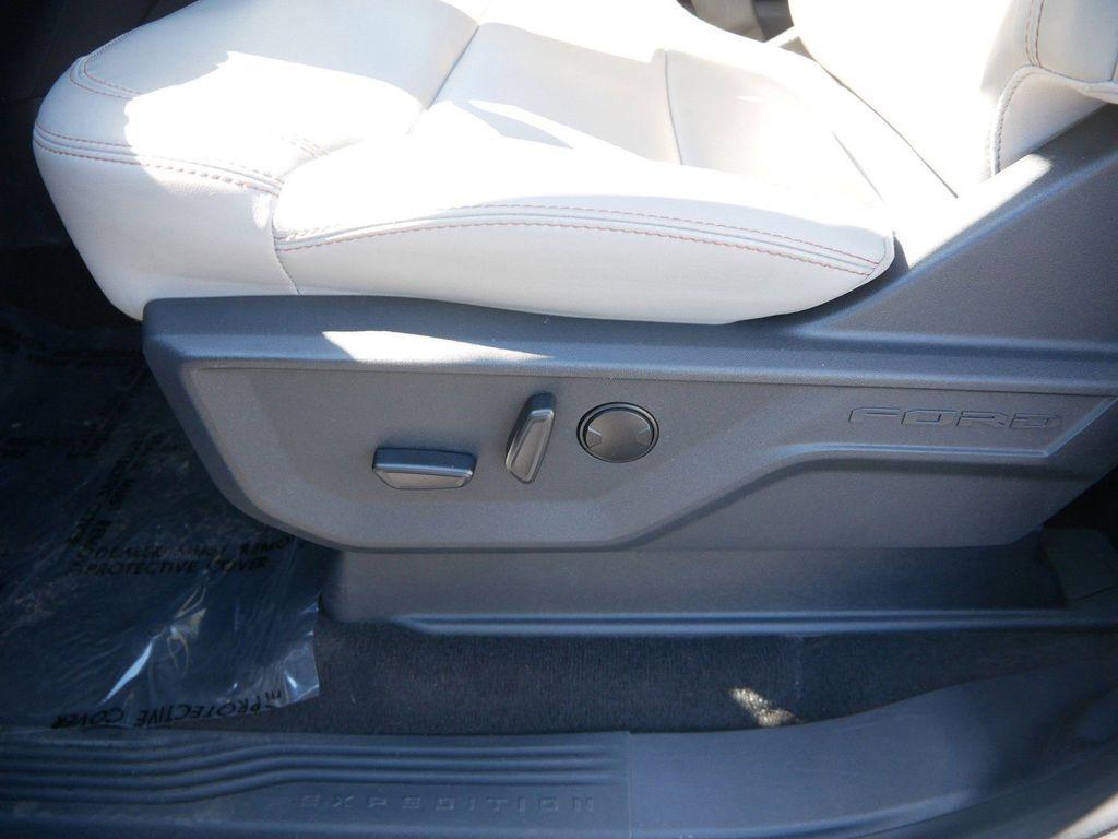 used 2025 Ford Expedition car, priced at $56,999