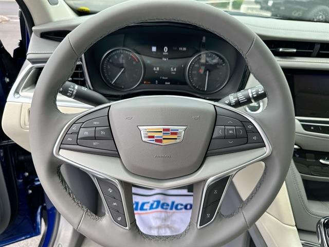 new 2025 Cadillac XT5 car, priced at $45,990