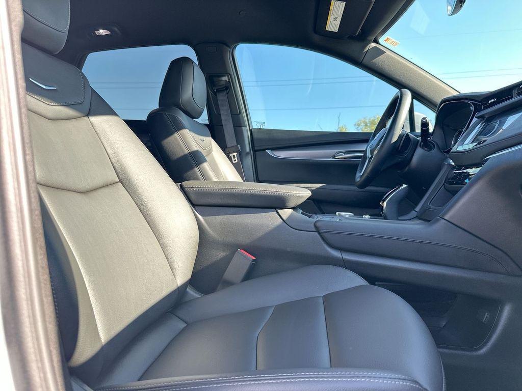 used 2024 Cadillac XT5 car, priced at $32,990