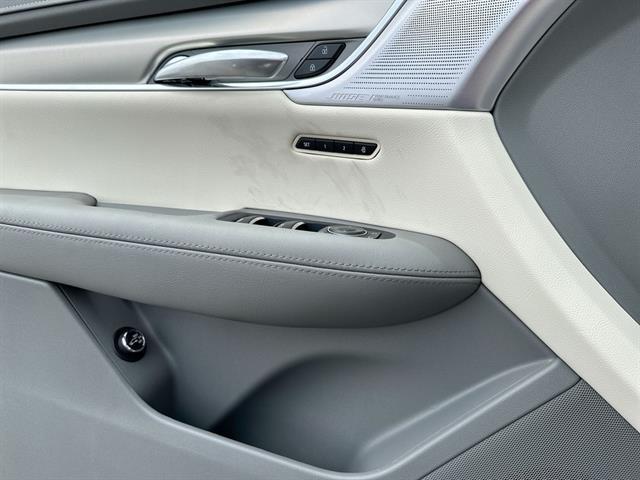 new 2025 Cadillac XT5 car, priced at $47,090