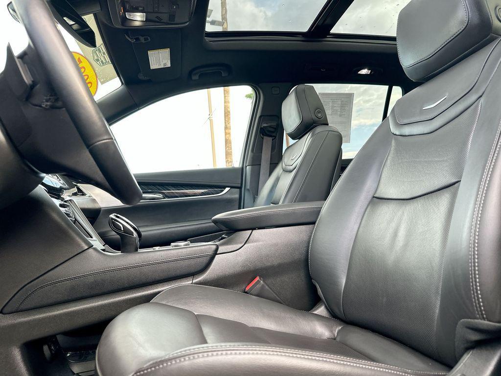 used 2025 Cadillac XT6 car, priced at $46,999