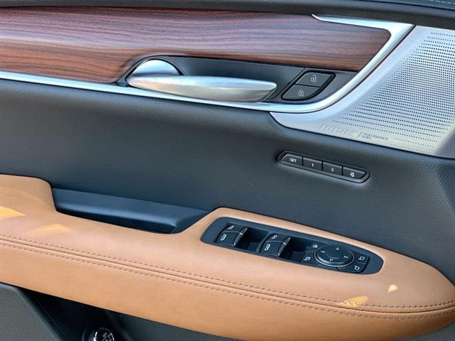 new 2025 Cadillac XT5 car, priced at $47,790