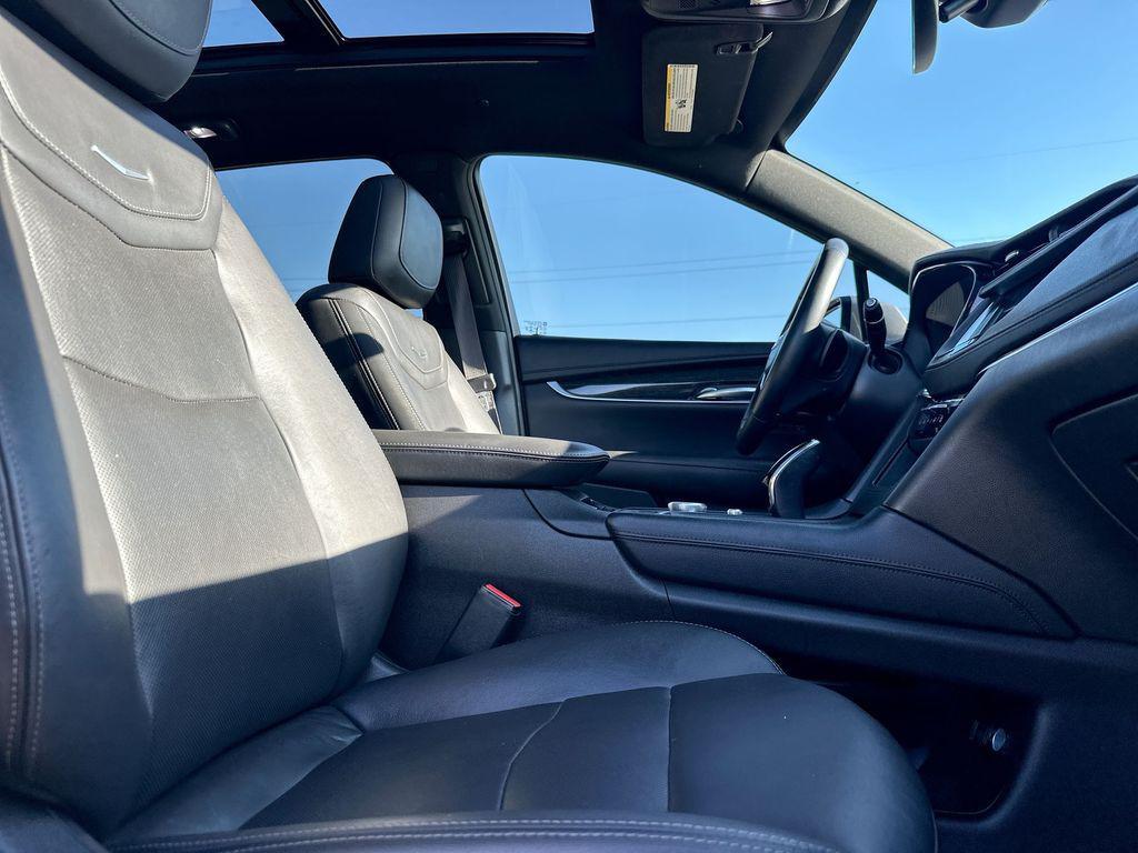 used 2021 Cadillac XT5 car, priced at $23,819