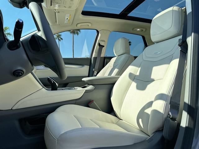 new 2025 Cadillac XT5 car, priced at $50,065