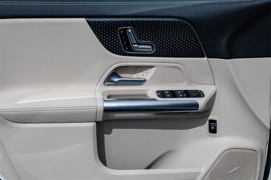 new 2025 Mercedes-Benz GLA 250 car, priced at $45,845