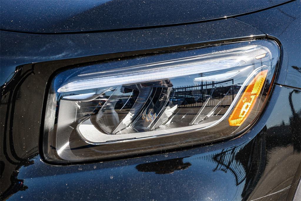 new 2025 Mercedes-Benz GLB 250 car, priced at $47,305