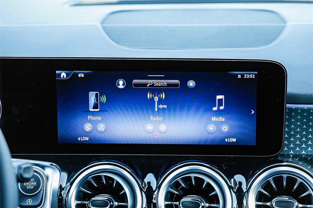 new 2025 Mercedes-Benz GLB 250 car, priced at $47,305