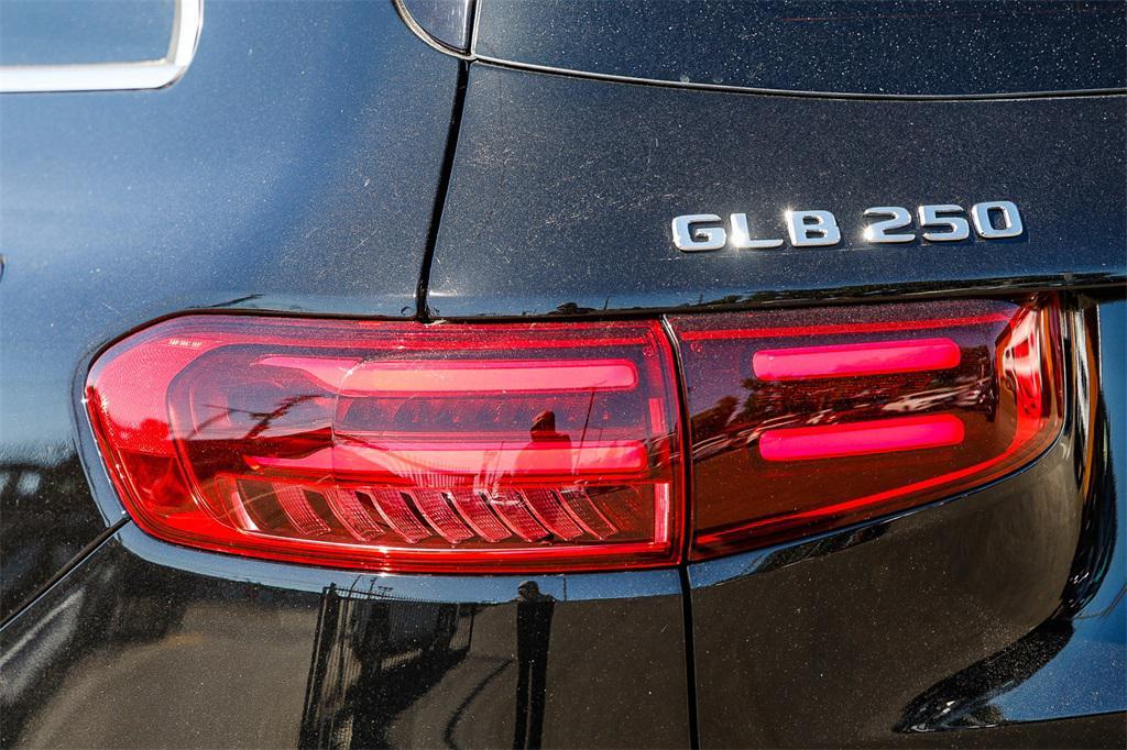 new 2025 Mercedes-Benz GLB 250 car, priced at $47,305