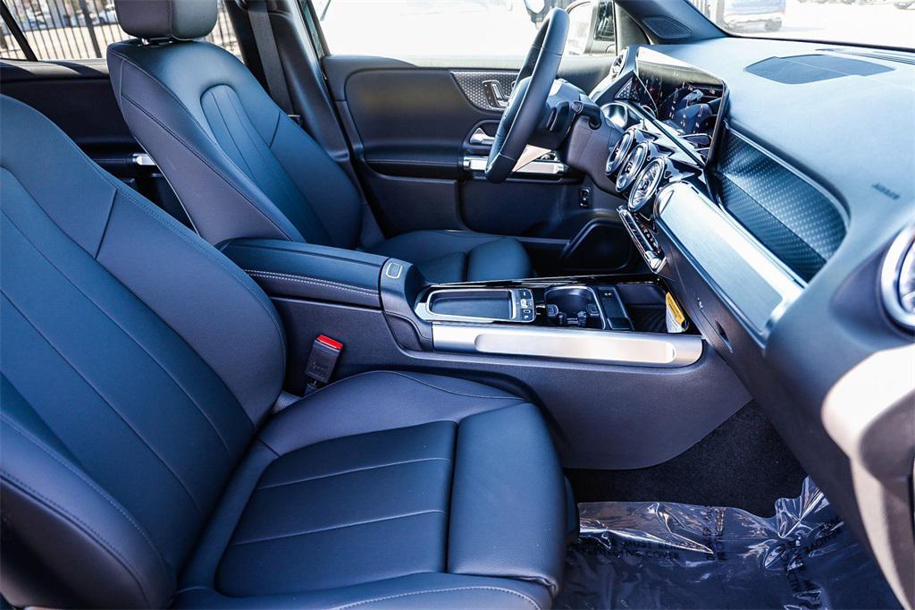 new 2025 Mercedes-Benz GLB 250 car, priced at $47,305