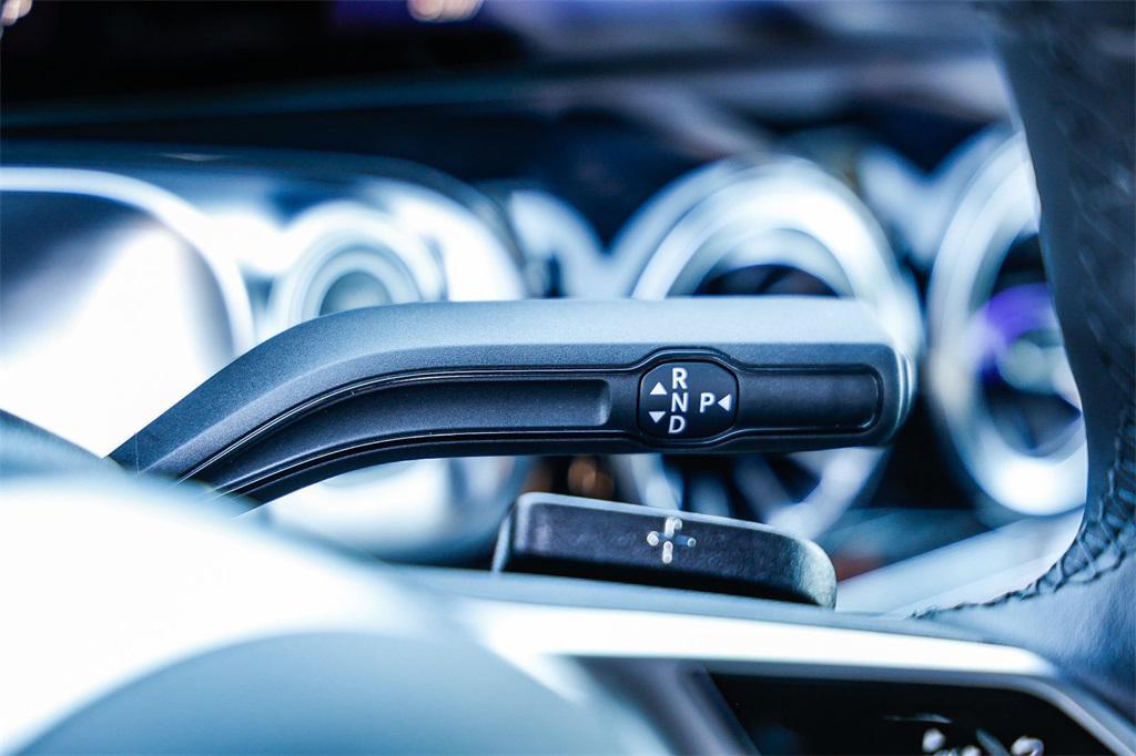 new 2025 Mercedes-Benz GLB 250 car, priced at $47,305