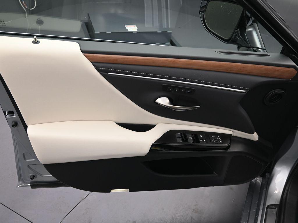 new 2025 Lexus ES 350 car, priced at $50,024