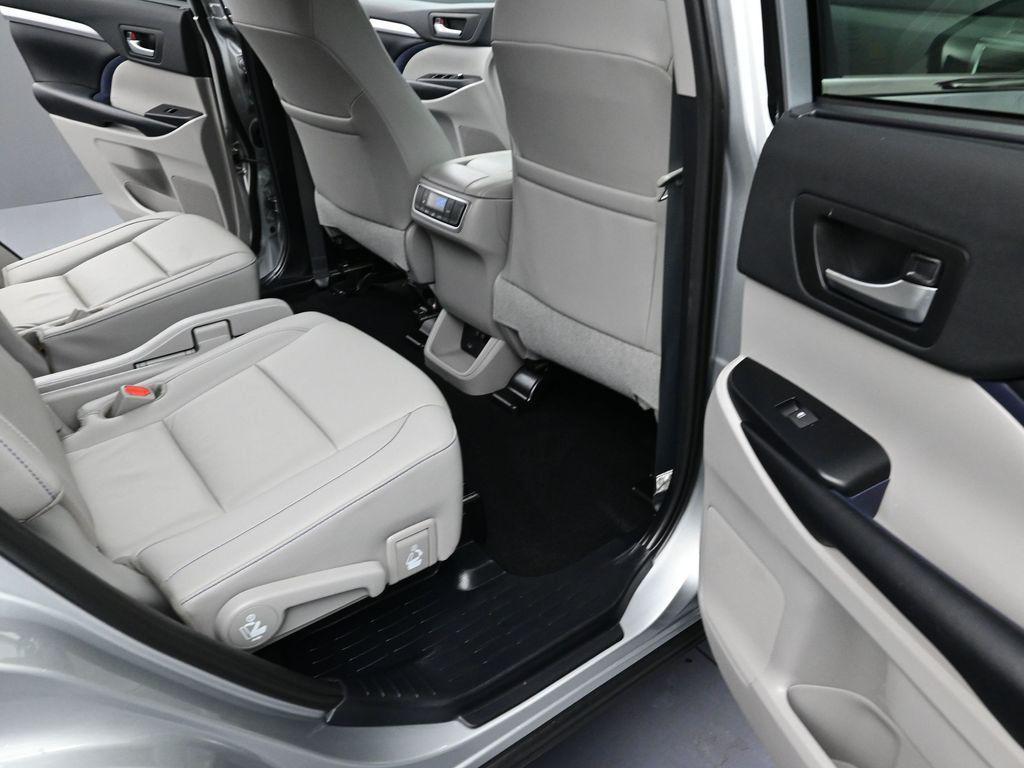 used 2019 Toyota Highlander car, priced at $26,630