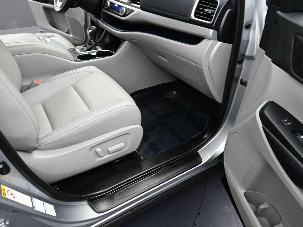 used 2019 Toyota Highlander car, priced at $26,630