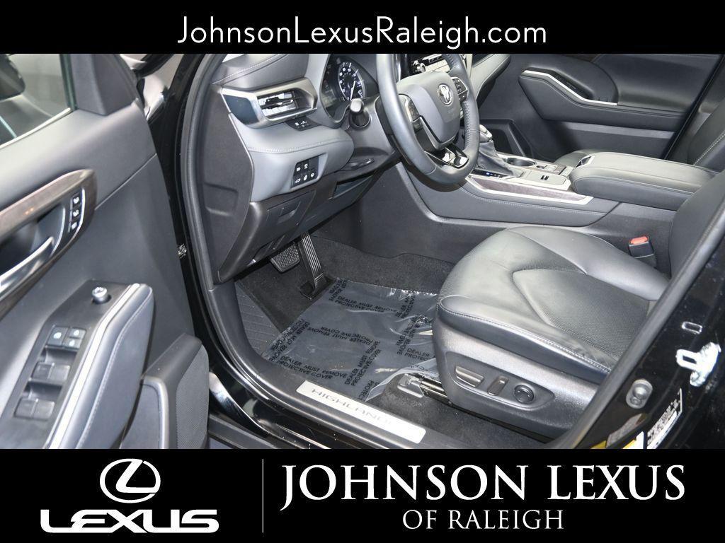 used 2021 Toyota Highlander car, priced at $29,897