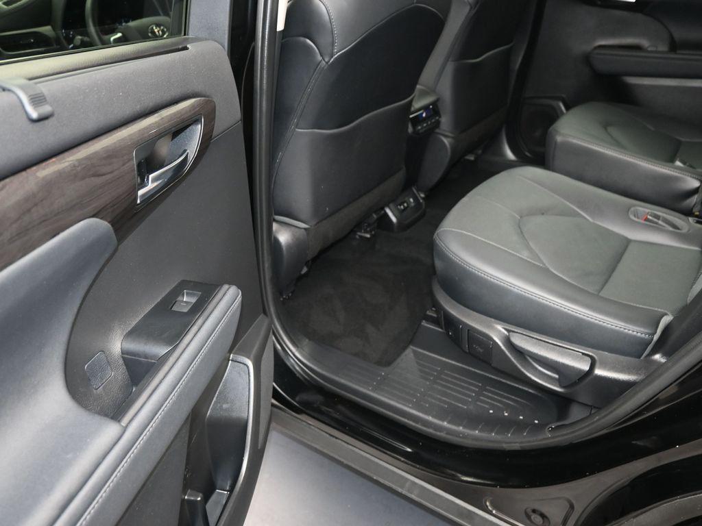 used 2021 Toyota Highlander car, priced at $29,897