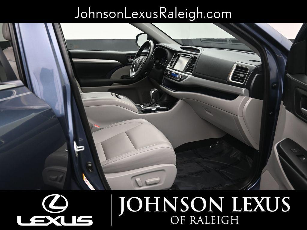 used 2019 Toyota Highlander car, priced at $32,980