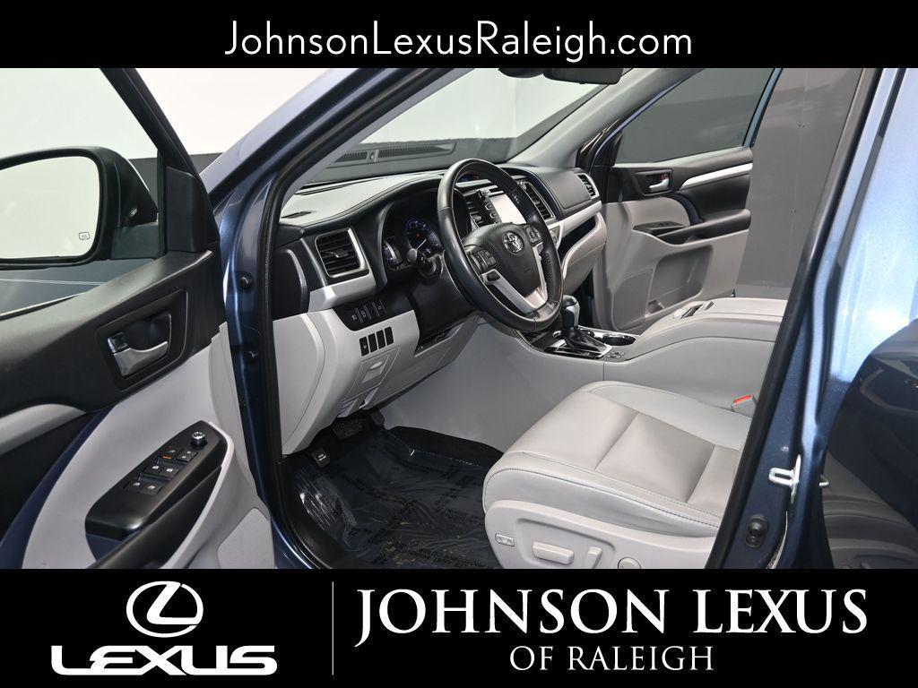 used 2019 Toyota Highlander car, priced at $32,980